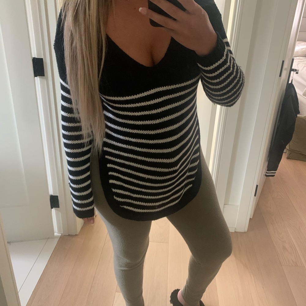 Black & white stripped sweater